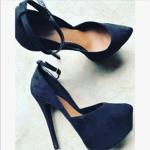 ✨🖤Black Platform Pumps🖤✨